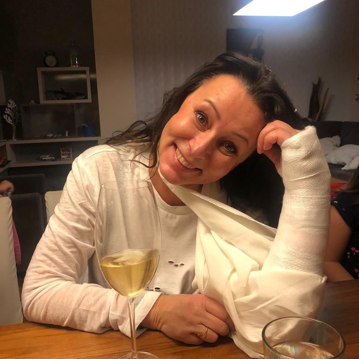 Zpěvačka Heidi Janků si na začátku roku 2021 zlomila ruku a vymkla ji v zápěstí. 