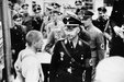 Unikl trestu. Šéf SS Himmler se chtěl po konci války ztratit mezi zajatci. Po…