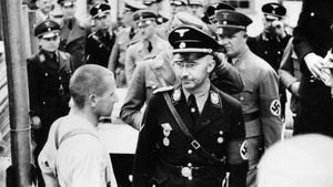 Unikl trestu. Šéf SS Himmler se chtěl po konci války ztratit mezi zajatci. Po prozrazení spáchal sebevraždu
