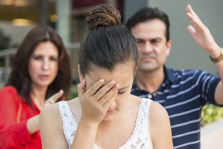 40 otravných hlášek vůči puberťákům, které by si rodiče měli odpustit