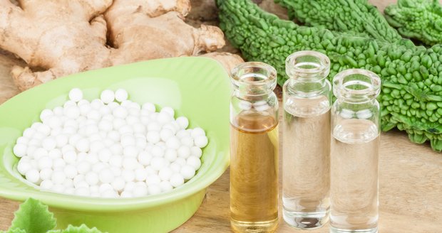 Neúčinnost léků se rozhodli na podzim odpůrci prokázat akcí „Hromadné předávkování homeopatiky“.