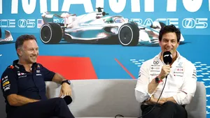 Horner přiznal, že se jeho rivalita s Wolffem postupem času změnila v divadlo Horner přiznal, že se jeho rivalita s Wolffem postupem času změnila v divadlo