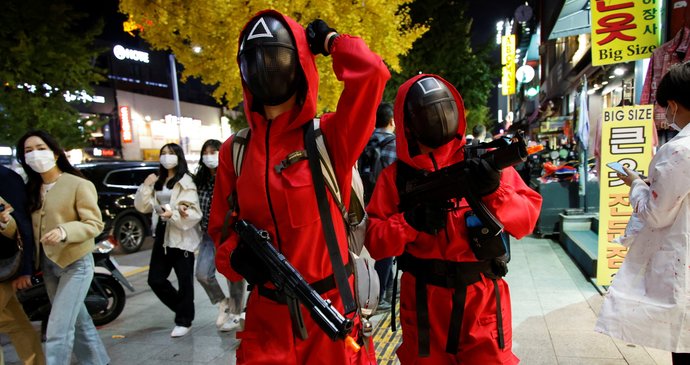 Halloween ve znamení Hry na oliheň: Seriálový hit přinesl do ulic nové kostýmy