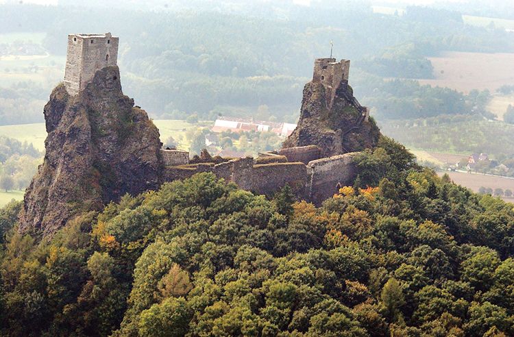 Stavitelé hradu Trosky využili přírodní skalní kužely, aby si usnadnili stavbu obou věž