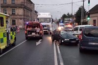 Tragická nehoda v Hradci Králové: Řidič (†46) auta nepřežil srážku s kamionem
