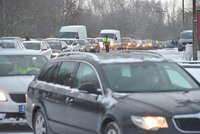 Kolony zablokovaly přechody do Bavorska: Pendleři kvůli testu čekají i hodinu na hranicích
