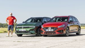 Hyundai i30 Kombi 1.6 T-GDI 7DCT vs. Opel Astra ST Hybrid 1.2 Turbo eDCT6 – Podle úspěšného vzorce