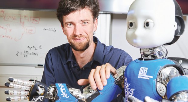Robot iCub z ČVUT: Je velký jako čtyřleté dítě a slouží k výzkumu