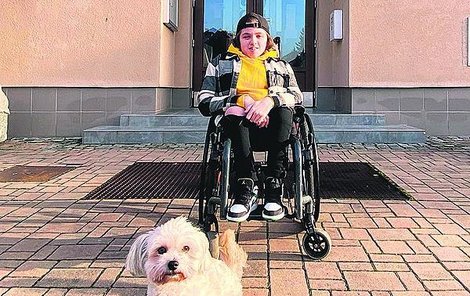Ema je upoutána na invalidní vozík. Má být kvůli tomu diskriminována při vzdělávání?