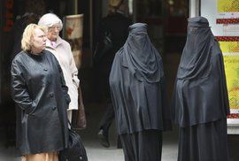 Náboženský útlak se kryje za rozmanitost. Muslimky vedou kampaň proti nucenému …