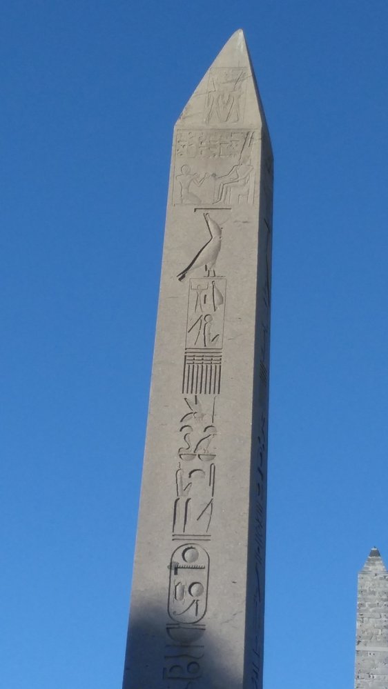 Obelisk Theodosia v detailu