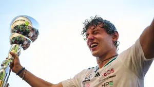 Italská média oslavují Antonelliho: Zaznívají pojmy jako král Monzy, fenomén i nový Valentino Rossi Italská média oslavují Antonelliho: Zaznívají pojmy jako král Monzy, fenomén i nový Valentino Rossi