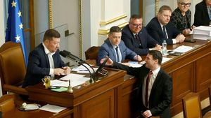 Jak snížit schodek? Okamura přišel s plánem, se kterým Macinka tvrdě narazil Jak snížit schodek? Okamura přišel s plánem, se kterým Macinka tvrdě narazil