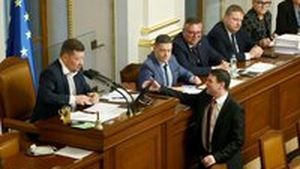 Jak snížit schodek? Okamura přišel s plánem, se kterým Macinka tvrdě narazil Jak snížit schodek? Okamura přišel s plánem, se kterým Macinka tvrdě narazil
