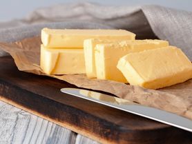 Jak vyrobit máslo: Stačí vám jen smetana a trocha trpělivosti