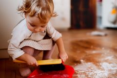 Jak zapojit děti do domácích prací? Tipy podle věku dítěte