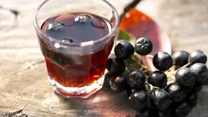 Jak zpracovat aronii, aby nebyla trpká? Vyrobte si domácí pečený čaj plný antioxidantů