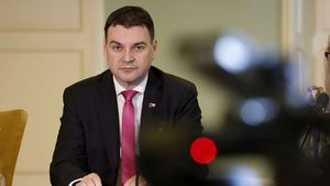 Jana Bendová: Macinka se z ostrého strážce veřejných peněz proměňuje v přítulného mňoukajícího mazlíčka Jana Bendová: Macinka se z ostrého strážce veřejných peněz proměňuje v přítulného mňoukajícího mazlíčka