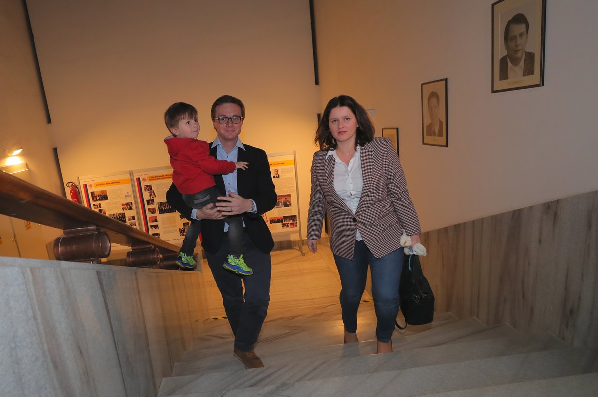 Ministryně práce a sociálních věcí Jana Maláčová (ČSSD) s manželem Alešem Chmelařem, náměstkem na ministerstvu zahraničí a synem Gustavem