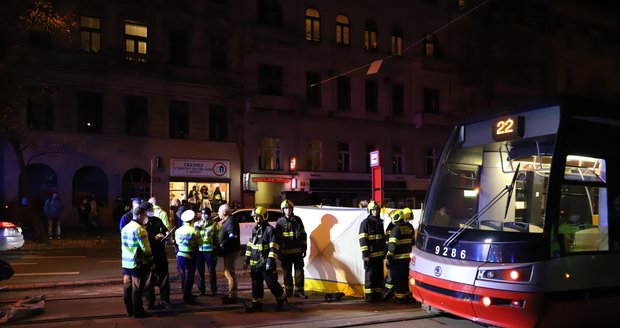 Autista (20) uccide un pedone († 22) a Praga e se ne va: un esempio di pura aggressione, dice un esperto di traffico