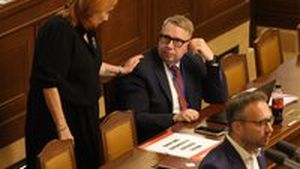 Jednání Sněmovny: Probere spornou stavební novelu, EET 2.0 i změny pro státní úředníky Jednání Sněmovny: Probere spornou stavební novelu, EET 2.0 i změny pro státní úředníky