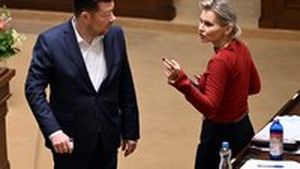 Jednání Sněmovny: Poslanci budou řešit neplatiče výživného, tyrany psů i platby do zdravotnictví Jednání Sněmovny: Poslanci budou řešit neplatiče výživného, tyrany psů i platby do zdravotnictví