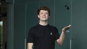 Jeho otec proměnil 600 tisíc v miliardu. Synovy chytré hodinky teď poráží Apple i Garmin Jeho otec proměnil 600 tisíc v miliardu. Synovy chytré hodinky teď poráží Apple i Garmin