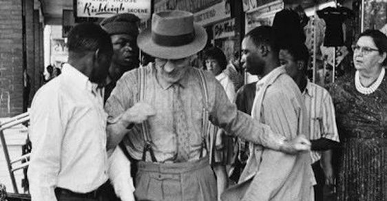 Pouze pro bílé: Unikátní snímky ukazují rasově rozdělenou Jižní Afriku v období apartheidu