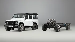 JLR udržuje staré defendery v kondici. Nabízí nové modernizační balíčky, včetně instalace V8 JLR udržuje staré defendery v kondici. Nabízí nové modernizační balíčky, včetně instalace V8