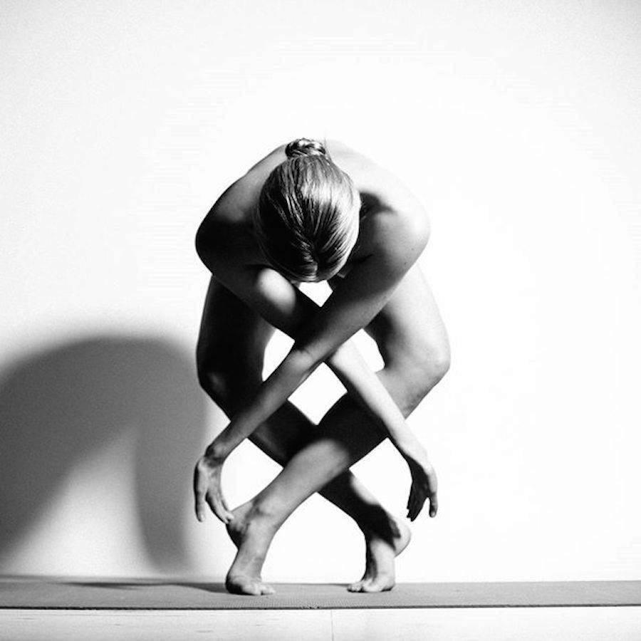 Černobílá elegance nahého ženského těla