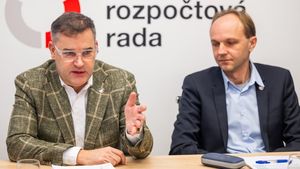 Jste političtí! Ministerstvo financí napadlo svůj vlastní poradní orgán Jste političtí! Ministerstvo financí napadlo svůj vlastní poradní orgán