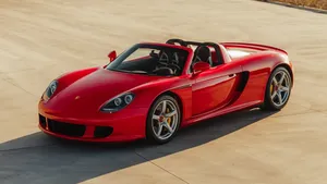 K mání je jedno z nejvzácnějších Porsche Carrera GT. V aukci může stát přes 80 milionů korun K mání je jedno z nejvzácnějších Porsche Carrera GT. V aukci může stát přes 80 milionů korun