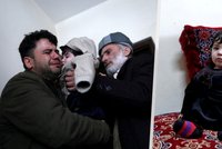 Nečekaný zázrak: Miminko ztracené při evakuaci z Kábulu je zpátky u rodiny, staral se o něj taxikář