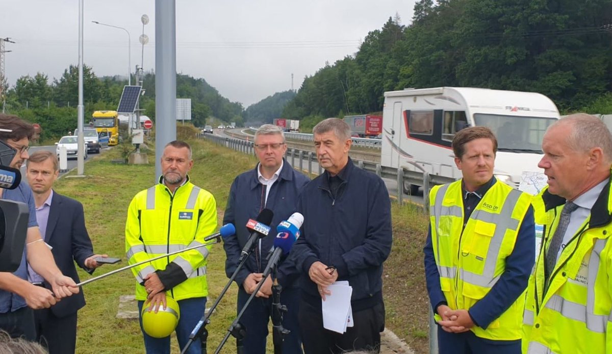 Vicepremiér Karel Havlíček (za ANO) a premiér Andrej Babiš (ANO) promluvili o modernizaci dálnice D1.
