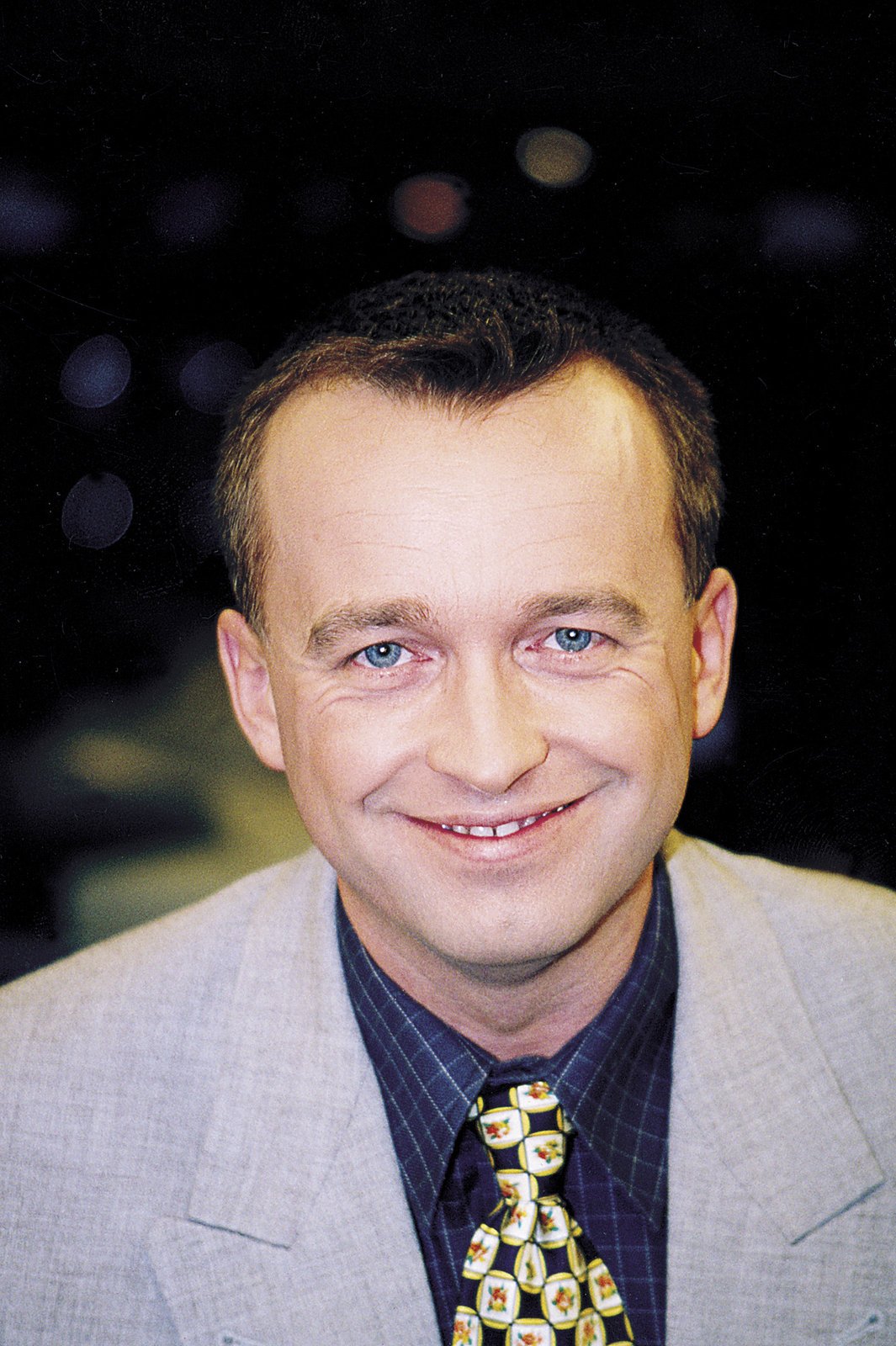 2000: Karel Voříšek, když moderoval na Nově Televizní noviny.