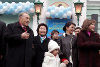 Dcera exprezidenta Kazachstánu uprchla do Emirátů. Kam zmizel její otec?