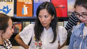 Když jazyk rozdělí generace. Mladí Vietnamci hledají způsob, jak se dorozumět s rodiči Když jazyk rozdělí generace. Mladí Vietnamci hledají způsob, jak se dorozumět s rodiči
