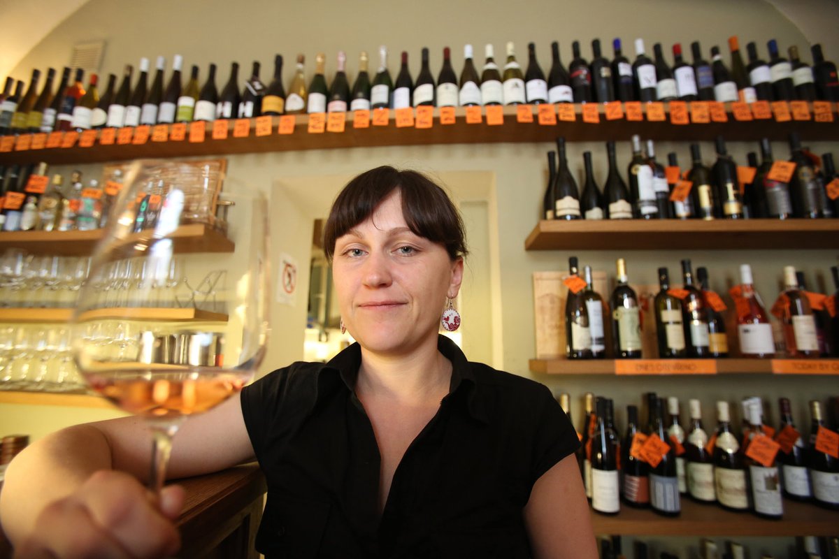 Someliérka Klára Kollárová je zároveň spolumajitelkou vinného baru v centru Prahy.