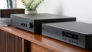 Klasika zvenku, moderna uvnitř. NAD přidává zesilovač se streamingem a HDMI, doplní ho CD přehrávač Klasika zvenku, moderna uvnitř. NAD přidává zesilovač se streamingem a HDMI, doplní ho CD přehrávač