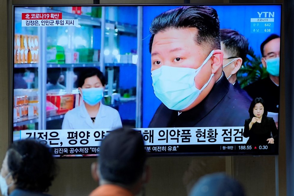 Severojorejský diktátor Kim Čong-un na inspekci v lékárně.