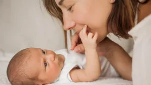 Koliky trápí hlavně večer. Příčinu stále neznáme, každému miminku uleví něco jiného, říká primář Jan Boženský