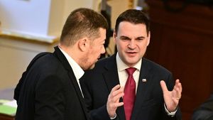Komedie Motoristů a SPD: Macinka a Okamura tepou rozpočet Schillerové. Celé je to jen divadlo Komedie Motoristů a SPD: Macinka a Okamura tepou rozpočet Schillerové. Celé je to jen divadlo
