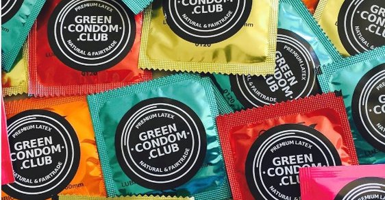 Kondomy už jsou i veganské a bezlepkové. Prospěje to ale někomu?