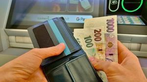 Konec anonymity u plateb v hotovosti. Na tyto nákupy si od roku 2027 připravte občanku
