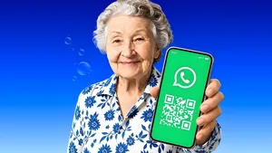 Kontakt na tuto babičku si uložte do telefonu. Přes WhatsApp pomůže odhalit praktiky šmejdů Kontakt na tuto babičku si uložte do telefonu. Přes WhatsApp pomůže odhalit praktiky šmejdů