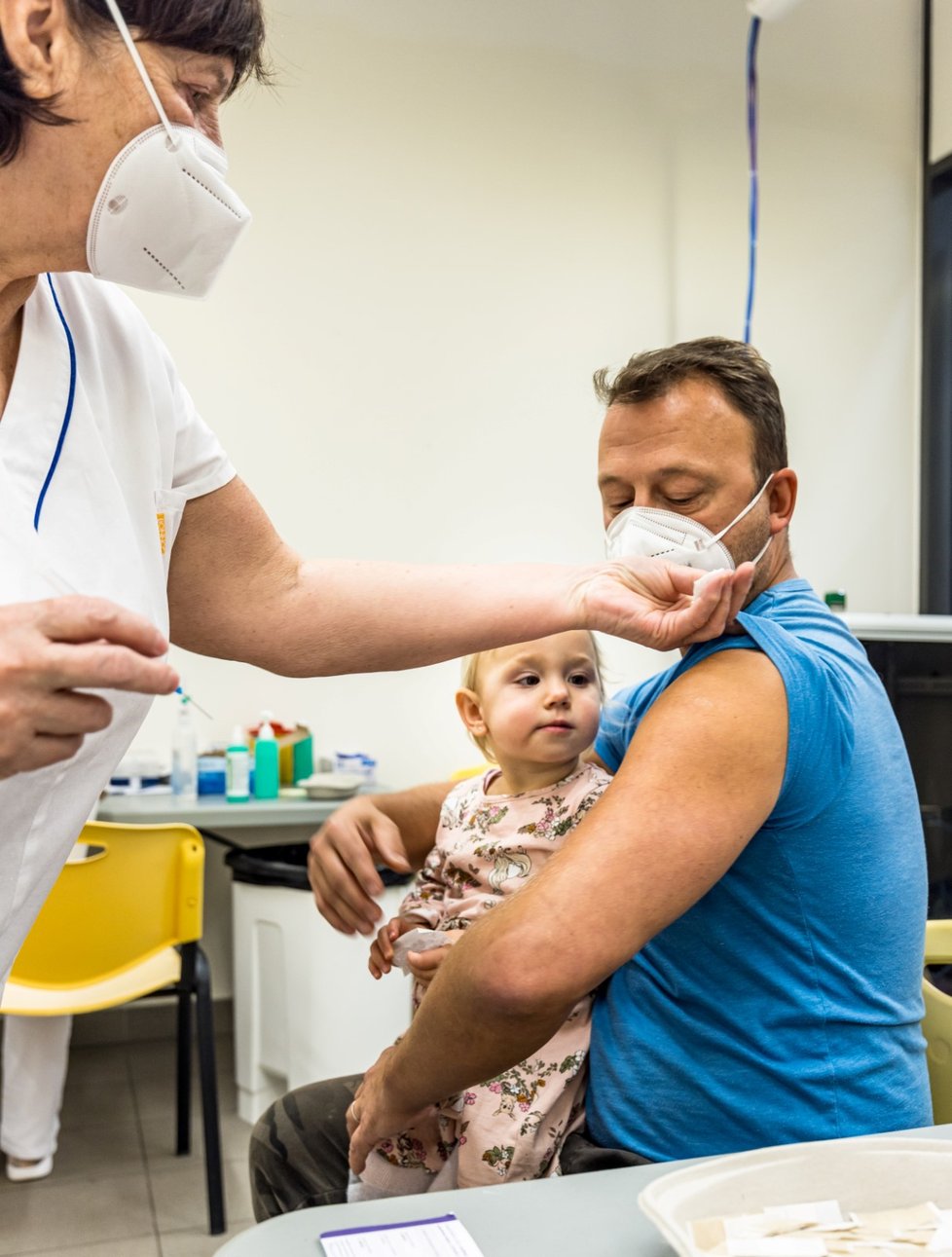 Očkování proti nemoci covid-19 v teplickém obchodním centru Fontána (4. 1. 2022)