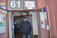 Očkování seniorů proti koronaviru ve FN Plzeň: Pohodička! Bez front a problémů