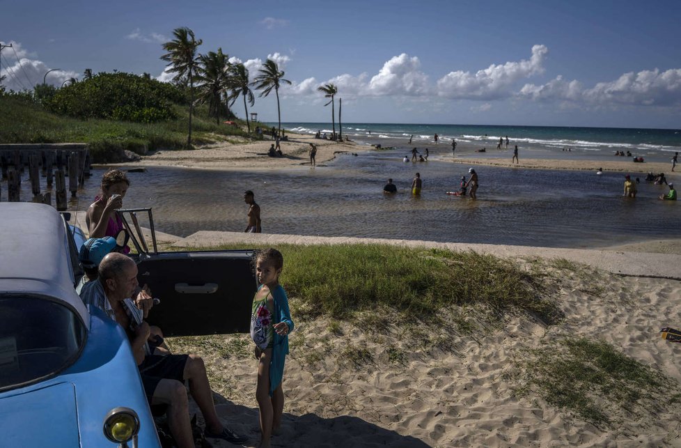 Koronavirus na Kubě: Rozvolnění se dotklo i pláží Havany (podzim 2021).