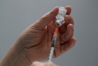 Na vakcínu Pfizer/BioNTech stačí i mrazáky u praktiků: Uchovávat se dá při -15 °C
