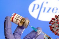 Imunita po vakcíně Pfizer slábne, potvrzují studie. Kdy je nejsilnější ochrana?